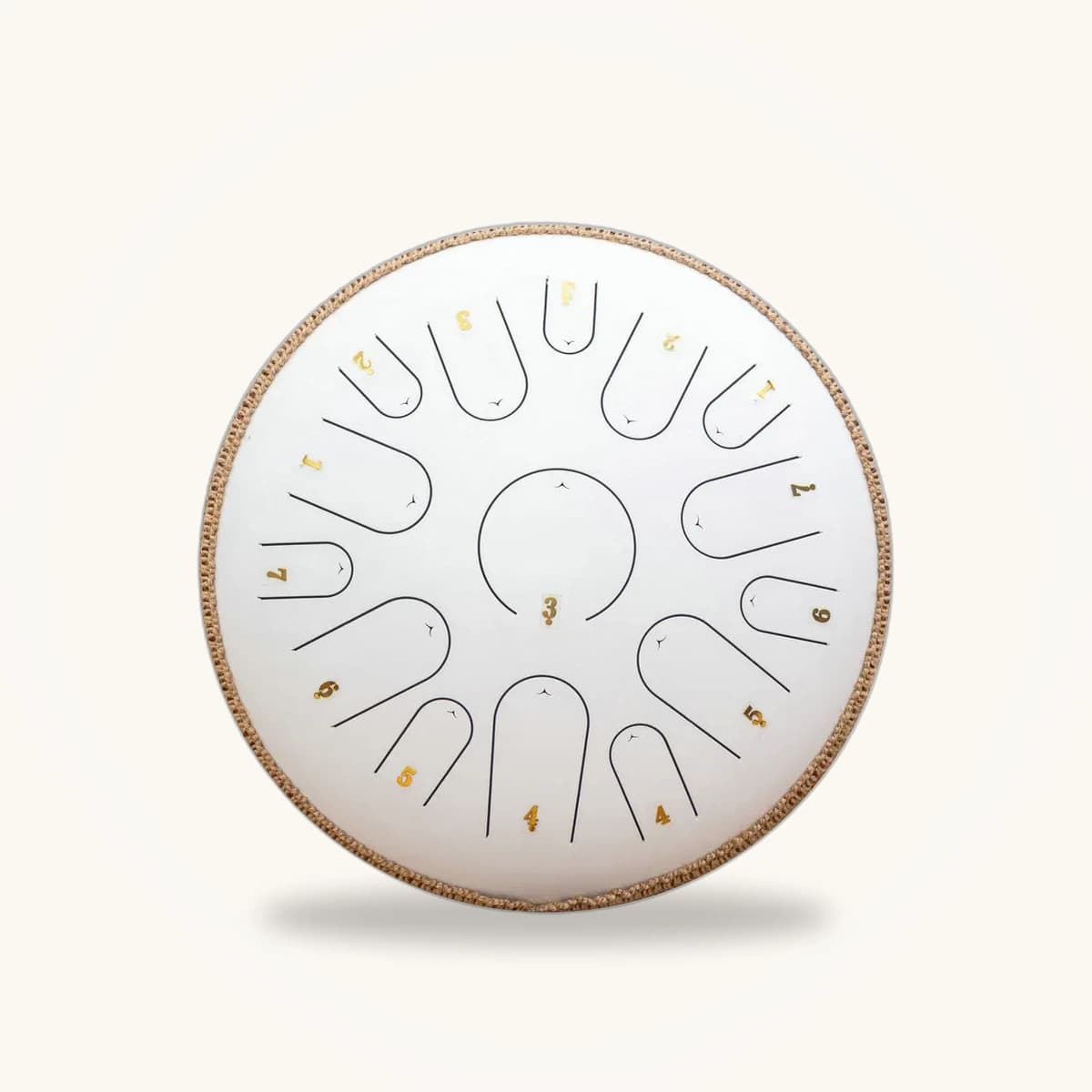 Tambour à langue en acier blanc de 35 cm à 15 languettes, tranche cerclée de rotin tressé, vu de dessus